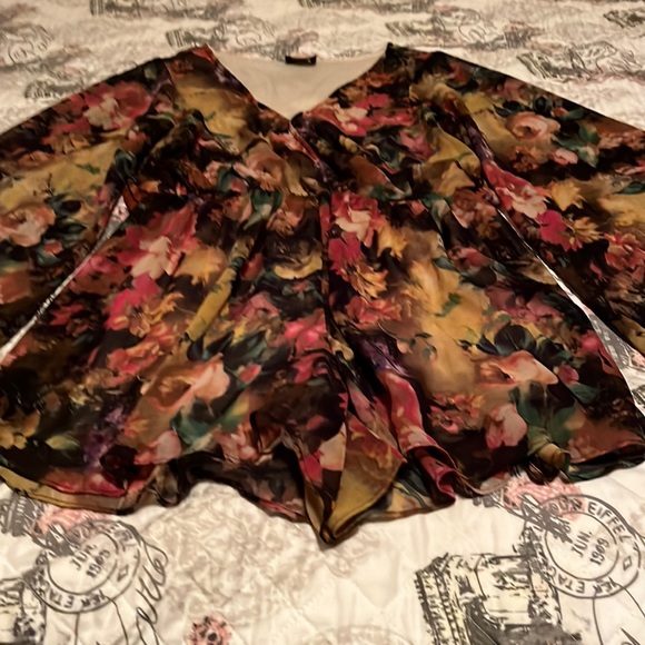 Nice jumpsuit . Flower colors never worn. - Picture 1 of 4